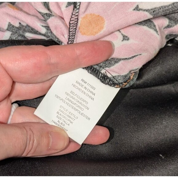 Lily Rose Romper XL Junior's Black Floral Cross Back Short Sleeve Mod Print - Picture 9 of 9